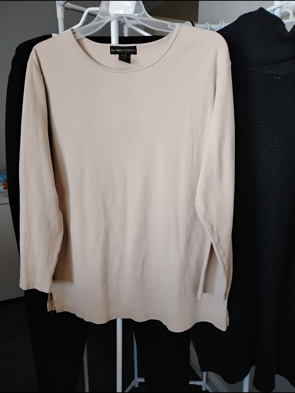 Seg'ment Women's Cream Long-Sleeve Stretch Texture Crew Neck T- Shirt Top